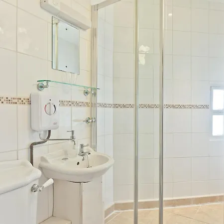 2 Bed In 78606