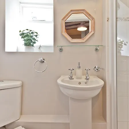 2 Bed In 78606
